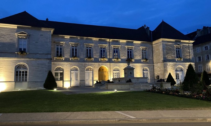 Lons-le-Saunier Apartment | A 5min à Pieds du Centre et de L'établissement Thermal