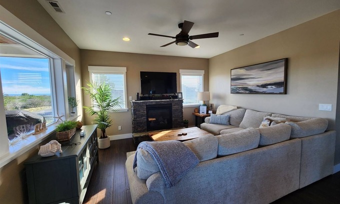 Ocean Shores House | A Beachside Getaway - AKA Bayview Beach House