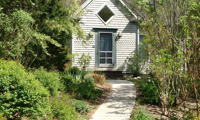 Wellfleet Cottage | A Beautiful Home Walkable To Wellfleet Ponds, Near Seashore And Village