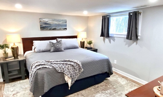 Albany House | A beautifully renovated spacious 2 bedroom apartment with King Beds