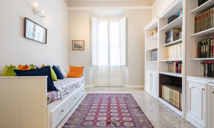 Santa Maria Novella Apartment | A big house a stone's throw from the Central Station by Mmega