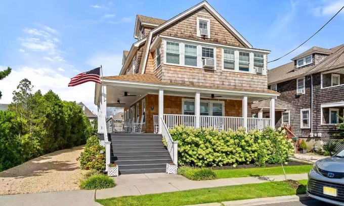 Avon Condo | A block to Beach and 2 to Bay: Cozy 2-bedroom Condo, Bay Head, New Jersey Shore
