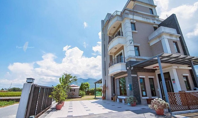 Ji'an Bed & Breakfast | A Bluegrass Music