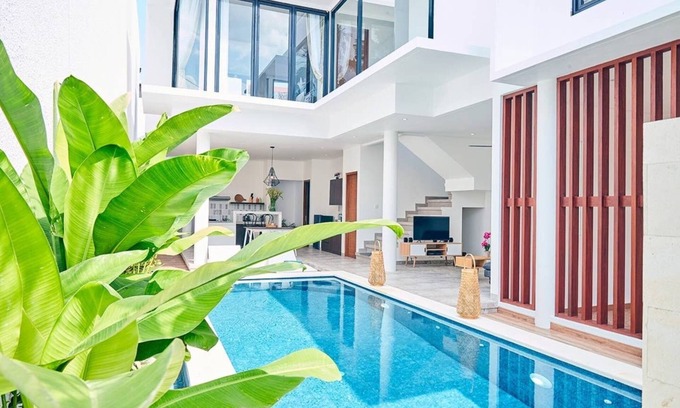 Batu Bolong Villa | A Brand New Stylish Villa 5min walk to Echo Beach