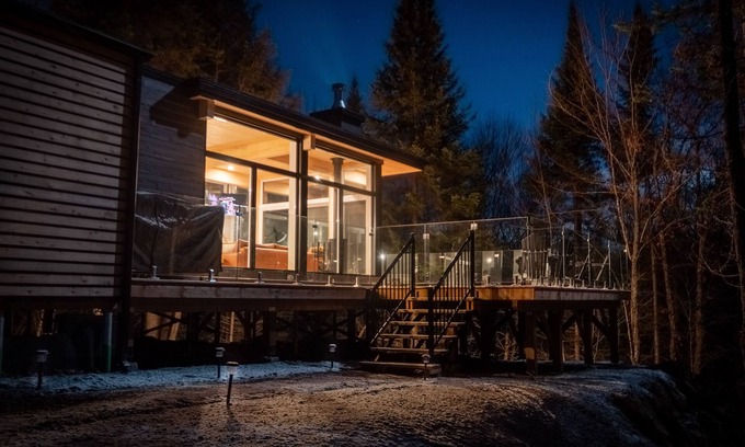 La Conception Cabin | A cabin of windows amongst the trees- 15 mins from Mont Tremblant!