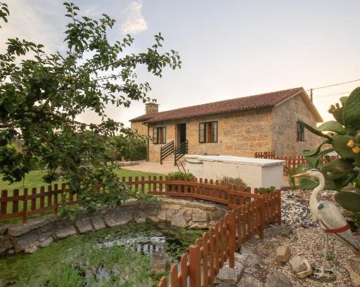 Salvaterra de Mino Ski Chalet | A Casa da Charca - Casa rural con jardín