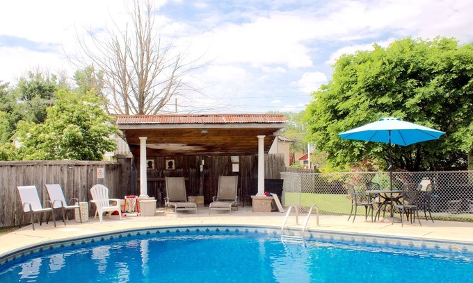 Paradise House | A charming, clean and updated family-friendly home in the heart of Amish Country