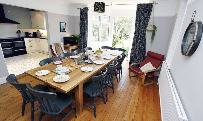 Weymouth House | A charming seaside cottage 5 minutes walk from beach on Jurassic Coast