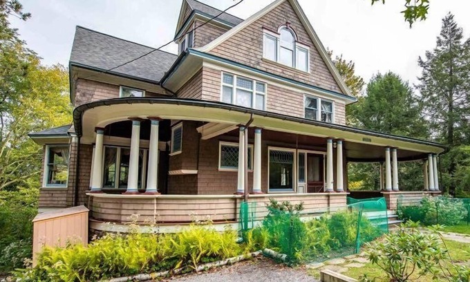 Eagles Mere Cottage | A classic "Fitch" Cottage just a short stroll from the town in Eagles Mere