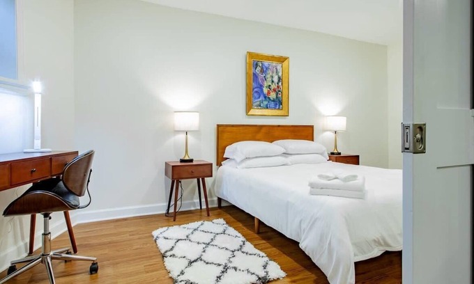 Dupont Circle Apartment | A Classy Corner of DC/Minutes walk to Dupont Circle