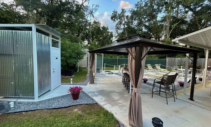 Fellowship House | A Clothing Optional Clothes Free Tent Site Oasis WEC 5 Mile Away T