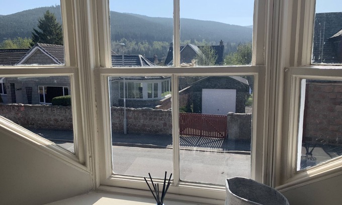 Ballater Cottage | A cosy and tastefully decorated cottage in the centre of Ballater.