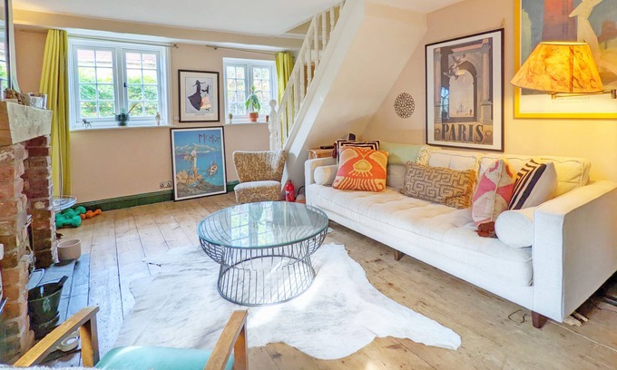 West Lavington Cottage | A cottage that sleeps 4 guests in 2 bedrooms