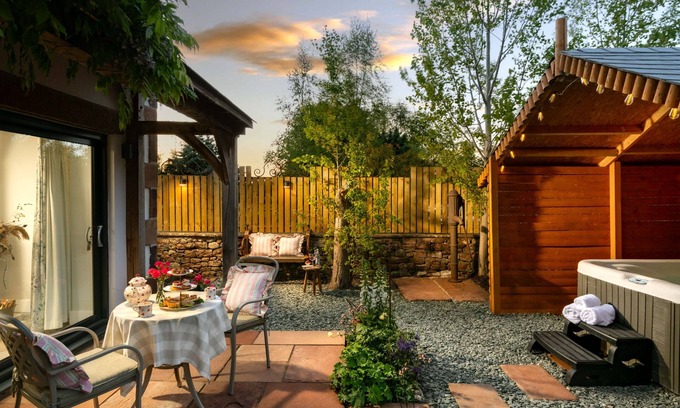 Carlisle Cottage | A cottage that sleeps 2 guests in 1 bedroom