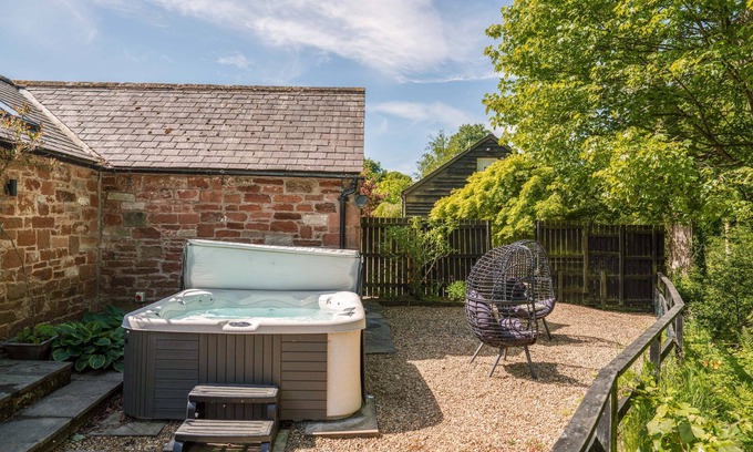 Carlisle Cottage | A cottage that sleeps 2 guests in 1 bedroom