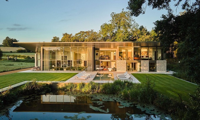 Itchen Abbas Cottage | A country house that sleeps 14 guests in 7 bedrooms