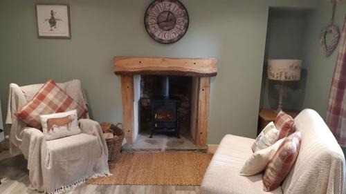 Perth House | A Cozy Bothy Retreat with Hot Tub