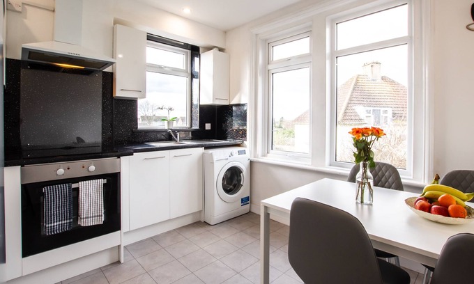 Swindon Apartment | A cozy two bedroom flat in heart of Swindon