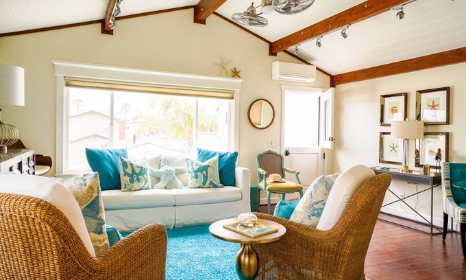 West Newport House | A Cut Above, Walk to it ALL, CLEAN, AC, Grill, WIFI