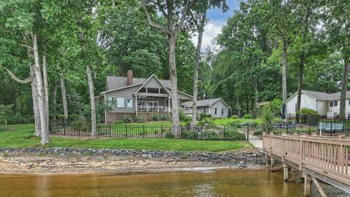 Lake Norman of Catawba House | A Frame of Mind by AvantStay Private Dock View