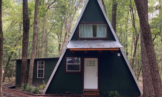 Woden Cabin | A-Frame retreat: 1 mile from Sam Rayburn Reservour