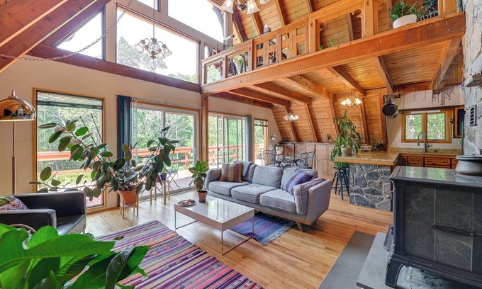Town of Grafton House | A-Frame Retreat: Next to Grafton Lakes St Park