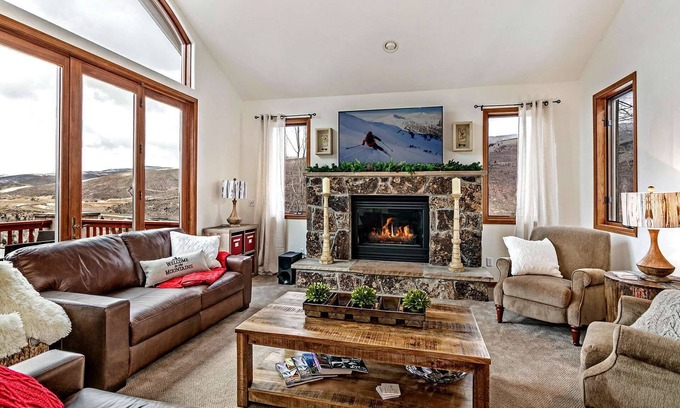 Eagle-Vail House | A Guest Favorite: Spacious 5BR Home with Hot Tub - Escape to the Mountains this Season or Plan Ahead