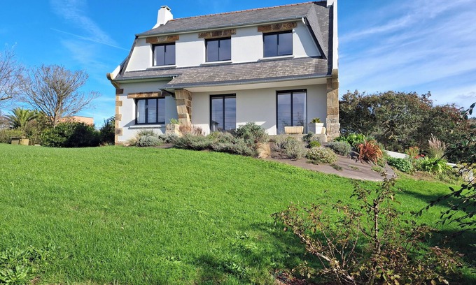 Crozon House | A haven of peace in the family-friendly Aber with sea views. Elegant and modern near the beach!