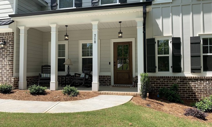 Evans House | A Home Away From Home Masters Rental!