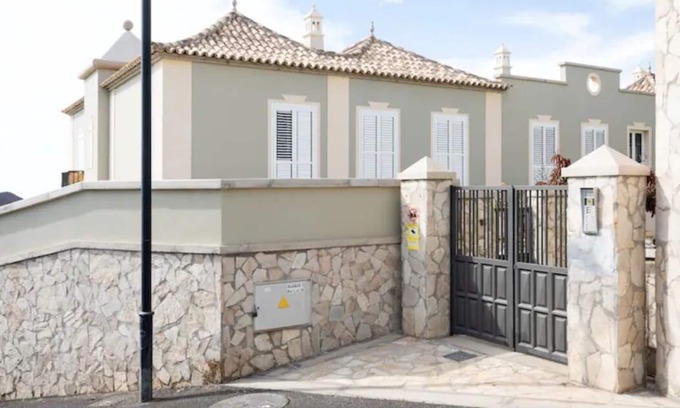 Chayofa House | A house with wonderful views of Tenerife South, La Gomera and sunsets