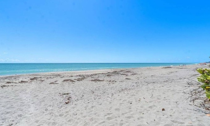 Jupiter Condo | A Jupiter gem 2-bedroom 2-bathroom perfect for cooking enthusiasts!