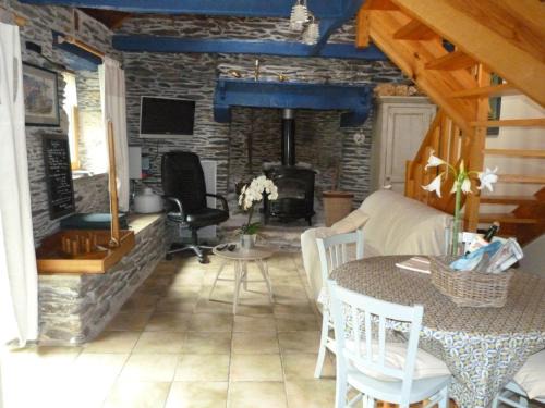 Saint-Thois House | A L'Ombre Du Figuier