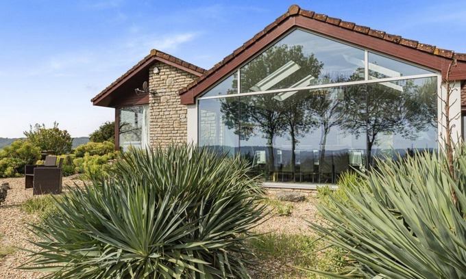 Compton Martin Cottage | A large group retreat that sleeps 16 guests in 4 bedrooms