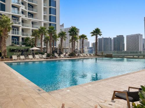Downtown Dubai Apartment | A Living-Modern Studio Apartment with Balcony & Canal view at Prive 2507B ,Business Bay