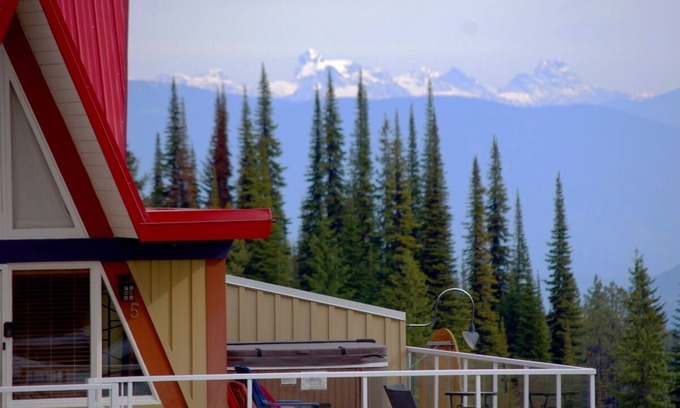 Silver Star Mountain Ski Chalet | A Loft Above, Ski in/out, 3 Lofts, Private Hot Tub