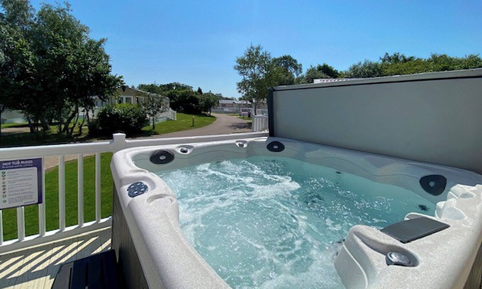 Langham House | A lovely and modern holiday home to sleep five with one master double bedroom with en suite W.