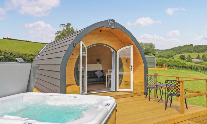 Llandrindod Wells Cottage | A lovely glamping pod, with a private hot tub, overlooking the rolling hills.