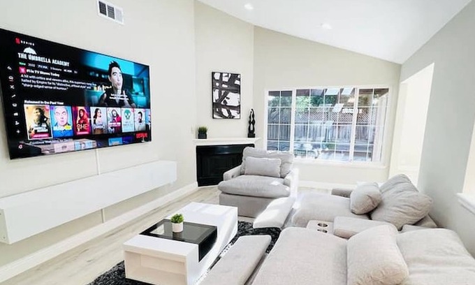 South San Jose House | A Luxurious -3BR/2BA- Urban Gem, Sunlit & Smart!
