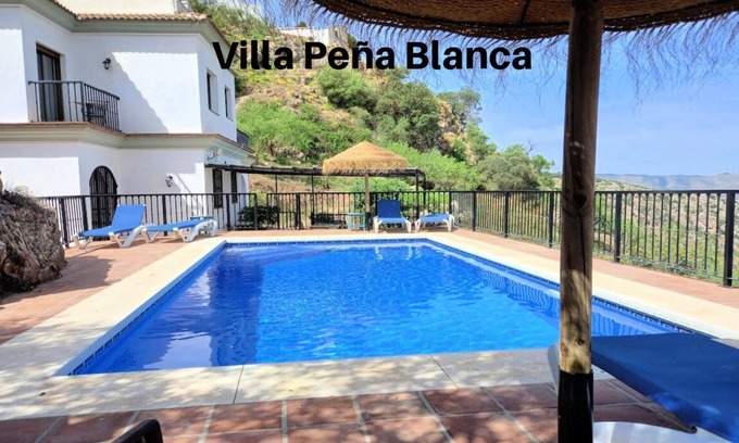 Comares Villa | A Luxury 3 Bedroom Villa near to Comares, with wonderful views all around