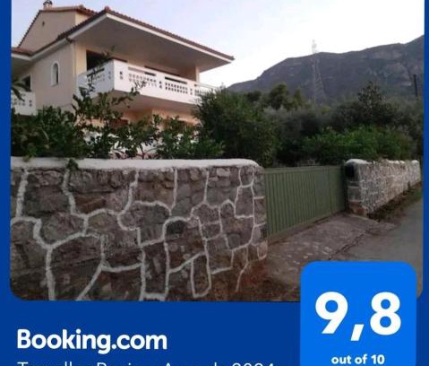 Trapeza House | A modern farmhouse with big garden