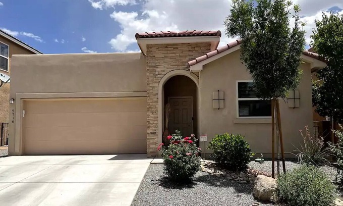 Paradise Hills Civic House | A Paradise Away from Home! Modern home in NW Albuquerque Rio Rancho area