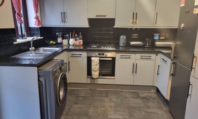 Hull House | A peaceful home, close to so many Amenities and to the city centre