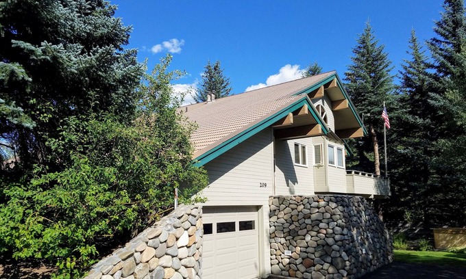 Warm Springs House | A perfect spot in Ketchum! Winter will be here soon; Sun Valley is spectacular!