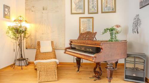 Brasov City Centre Apartment | A Piece of History GuestHouse