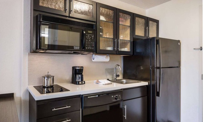 Baymeadows House | A Place You'll Surely Enjoy! 4 Spacious Units, Full Kitchen, Pets Allowed!