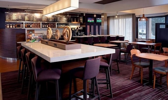 South Kansas City Hotel | A Place You'll Surely Enjoy! 3 Spacious Units, Free Parking, Pets Allowed!