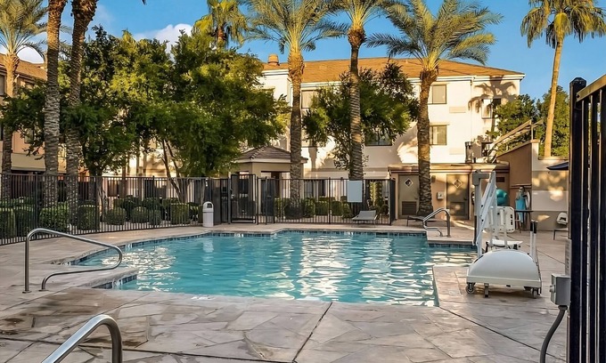 Chandler Apartment | A Place You'll Surely Enjoy! Pool, Pet-friendly! Near Desert Botanical Gardens