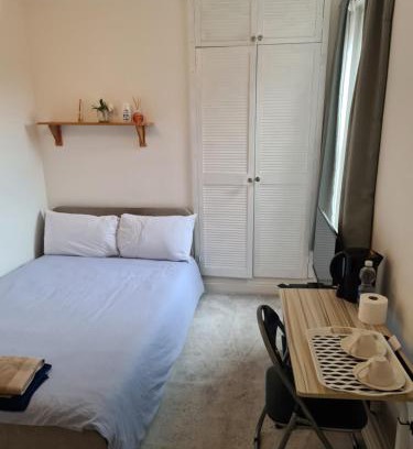 Bournemouth House | A private & beautiful bedroom with shared bathroom in the heart of Bournemouth