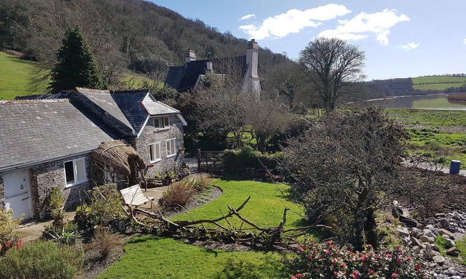 Morwellham Cottage | A quaint, riverside family cottage nestled in the heart of Tamar River Valley