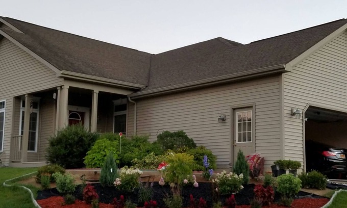 Saratoga Springs House | A quaint townhome, close to Brown's Beach, SPAC, Casino, Golf, etc.